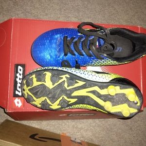 Kids soccer shoes